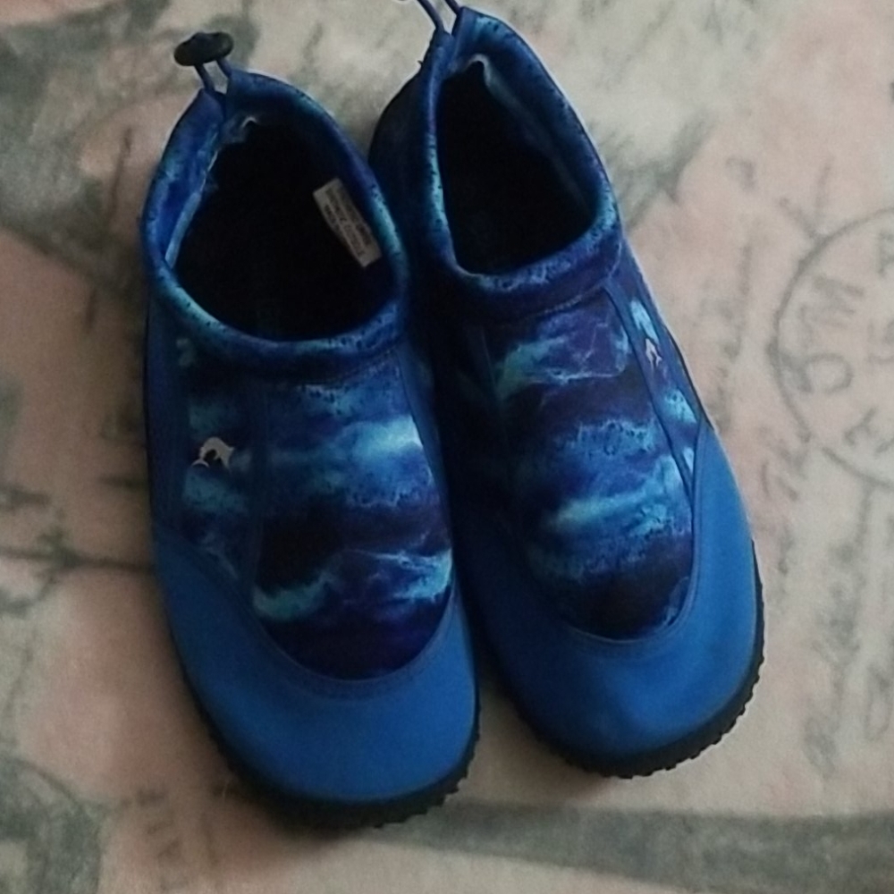 Boys sz 4 Reel Legends Water Shoes